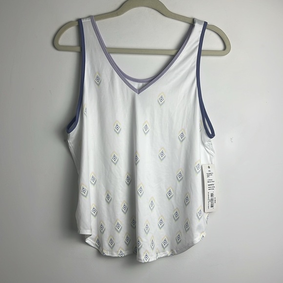 NEW Lucky In Love Breezy Ikat Print Tennis Tank Athletic Performance Size Medium - Picture 3 of 10